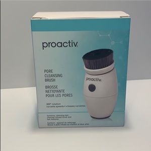 pro active Makeup - Pro active pore cleaning brush. pro active Makeup - Pro active pore cleaning brush.
